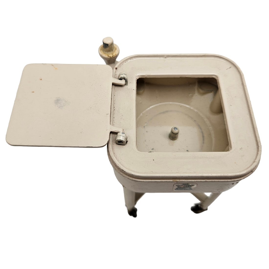 Vintage Miniatures Kitchen and Bath Items - 10