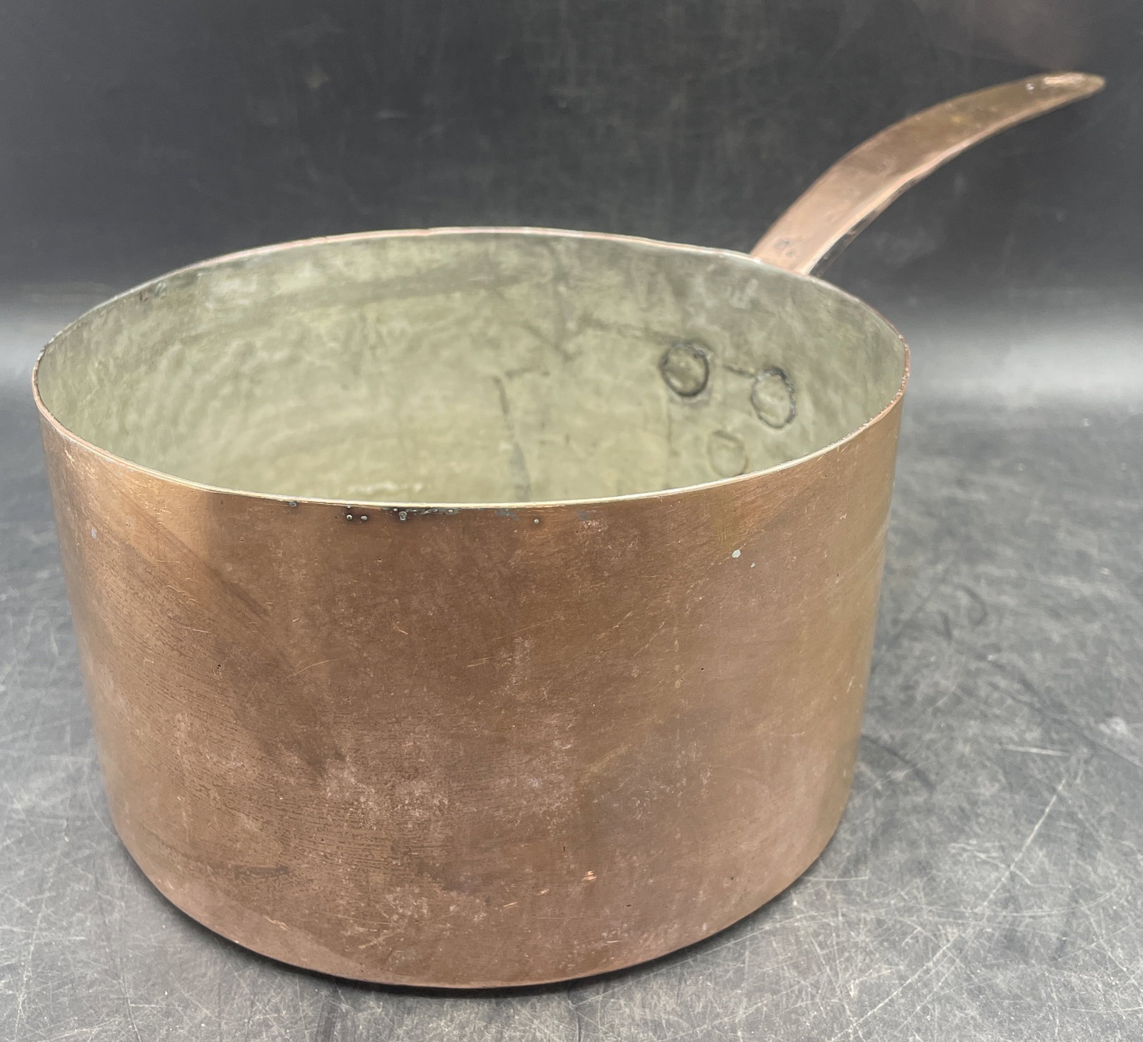 Large hand forged copper pot. Marked 55. Capacity 2 quarts. (1 of 8)