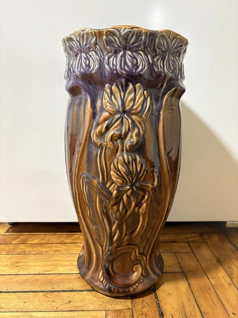 Majolica Umbrella Stand: It measures 20” high x 9 5/8” and dates around the late 1800’s. It has no chips, cracks or repairs Shipping:Domestic: Flat-rate of $40.00 to anywhere within the contiguous
