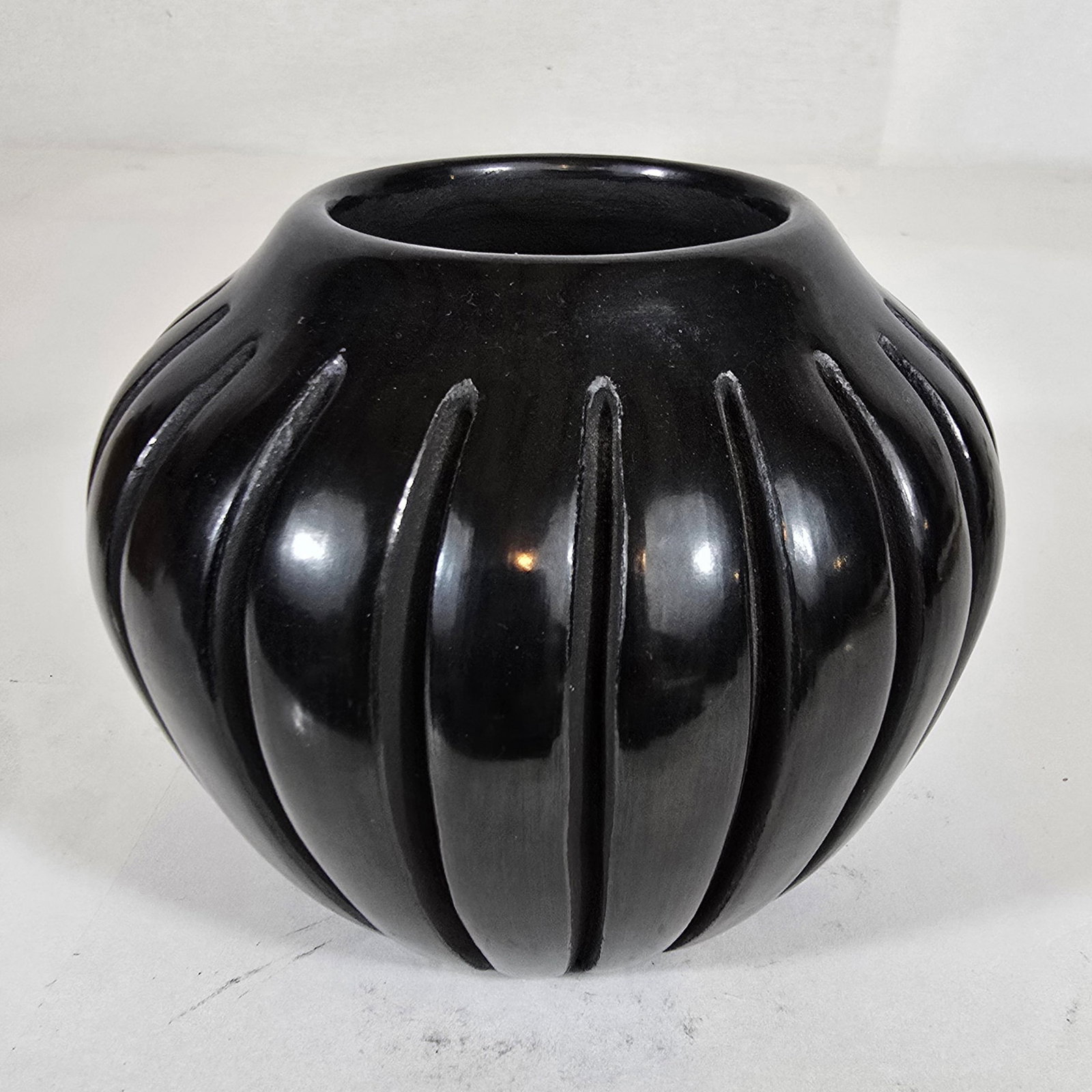 Santa Clara signed pottery jar (1 of 4)