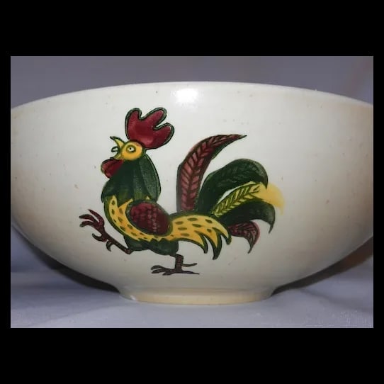 Vintage Mid Century Metlox Poppytrail Large Platter: This is a wonderful vintage mid-century Metlox Poppytrail large platter. The platter features a simple and elegant design with a soft color palette typical of the Poppytrail line. It is a large and he