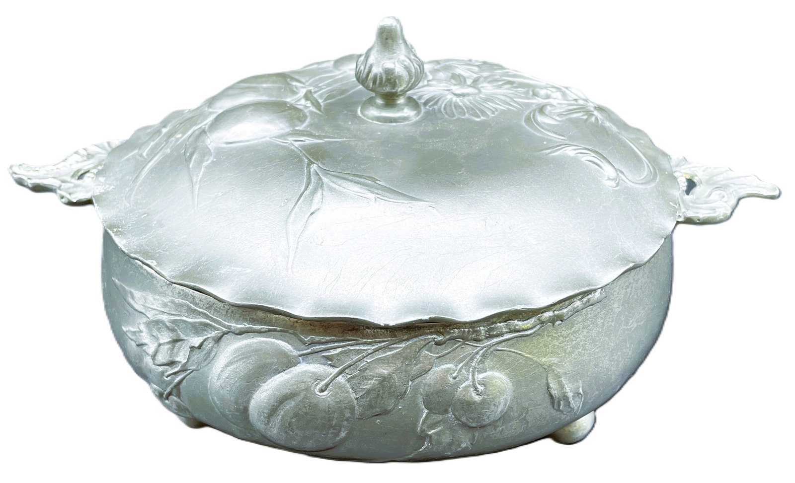 Antique circa 1900 Art Nouveau KAYSERZINN Pewter Tureen: Date/Period: unknownDimension: approx 4" tall x 9 x 6.5Material: pewterAdditional Information: Art Nouveau KAYSERZINN Pewter Lidded soup tureen Marked 4037 Shipping:Domestic: Flat-rate of $14.00 to