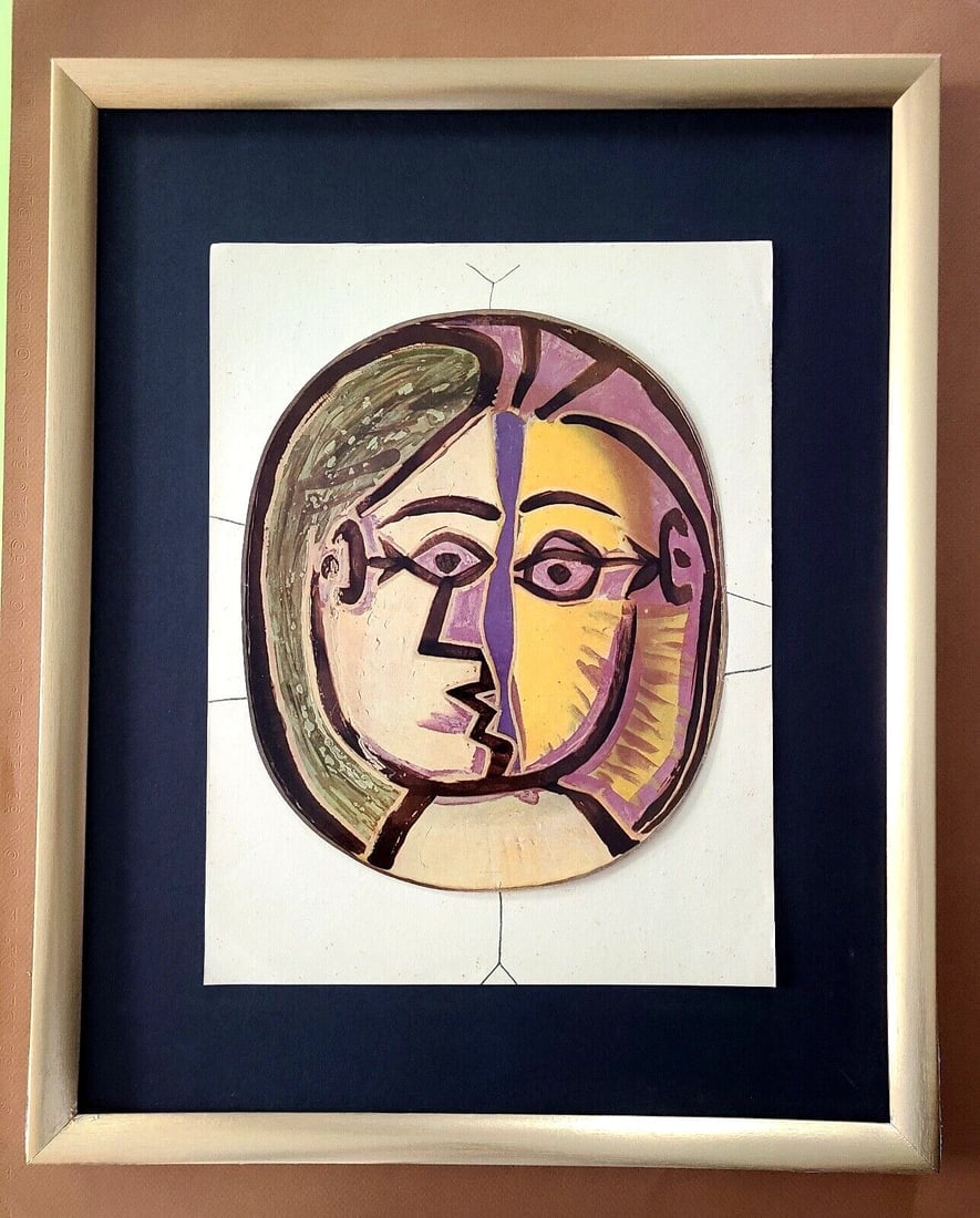PABLO PICASSO BEAUTIFUL VINTAGE 1948 CERAMIQUE PRINT FRAMED: Title:PABLO PICASSO BEAUTIFUL VINTAGE 1948 CERAMIQUE PRINT FRAMEDDescription:This is a Beautiful and Scarce 1948 Print After PABLO PICASSO " Ceramique " Glossy Print is about 15x11 in. Hand Tipped,