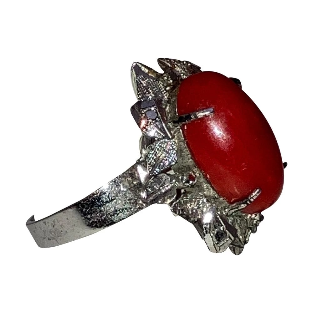 Vintage 18 K 18 KT Mediterrean AAA Grade Red Coral Oval Cabochon Cocktail Ring - 3