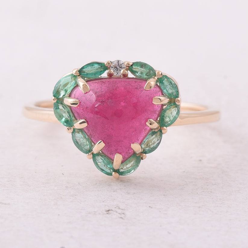 2.65 Ct Heart Tourmaline 9K Gold Ring: 2.65 Total Carat Tourmaline 9K Gold Ring Specifications: Total Weight 2 g Center Gemstone Tourmaline Gemstone Carat Weight 2.3 Carats Gemstone Measurements 8.50X9.30X4.20 mm Additional Gemstones