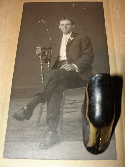 Antiqued Sterling Silver Gladiator Knuckle Ring Alberto Juan: Title:Antiqued Sterling Silver Gladiator Knuckle Ring Alberto JuanDescription:This gladiator knuckle ring, is the tenth piece of my 7th collection of fun late 1980's to 1990's inspired rings. These