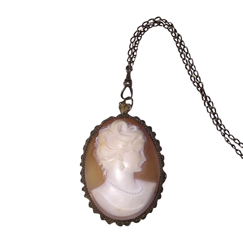 Sterling Silver 14 kt Gold Vermeil Filigree Woman's Profile Shell Cameo Necklace: Title:Sterling Silver 14 kt Gold Vermeil Filigree Woman's Profile Shell Cameo Necklace Description:Lovely 1930's sterling silver chain and cameo frame both with a 14 kt gold vermeil. Lovely patina wit
