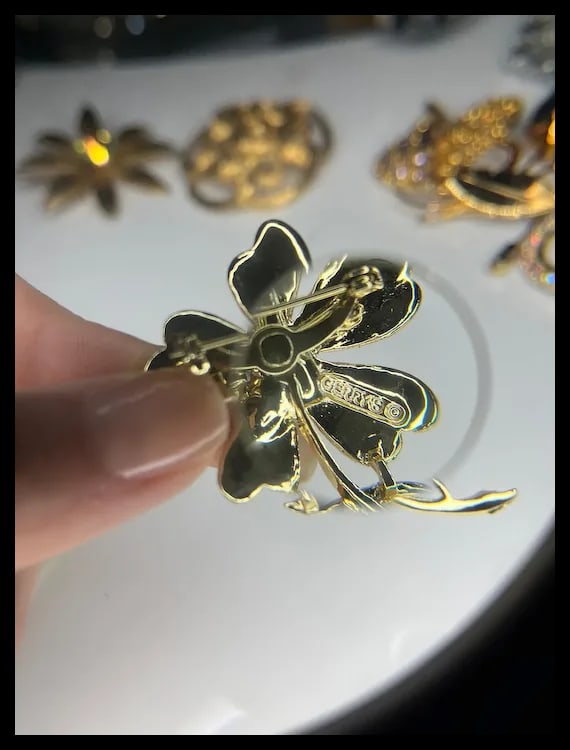 Two Vintage Gerry's Gold Tone Brooches - 5