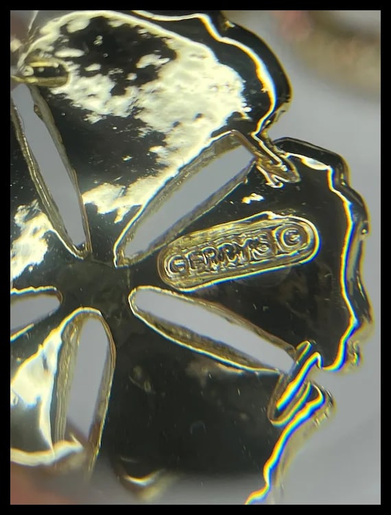 Two Vintage Gerry's Gold Tone Brooches - 8