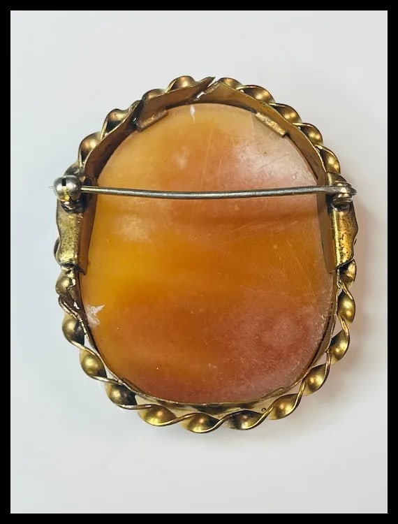 Large Vintage Shell Cameo Brooch/ Pin - 10