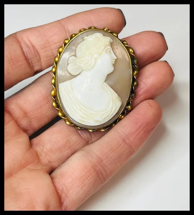 Large Vintage Shell Cameo Brooch/ Pin - 11