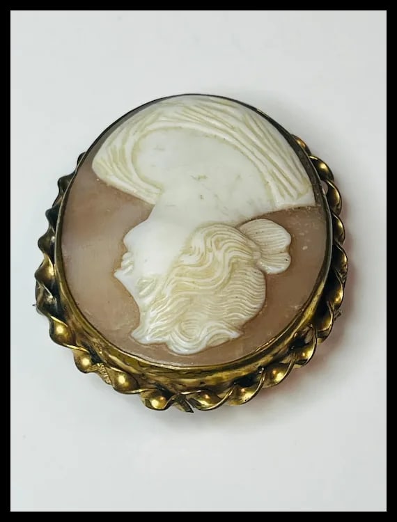 Large Vintage Shell Cameo Brooch/ Pin - 4