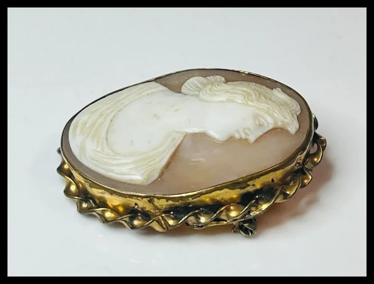 Large Vintage Shell Cameo Brooch/ Pin - 7