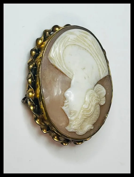Large Vintage Shell Cameo Brooch/ Pin - 8