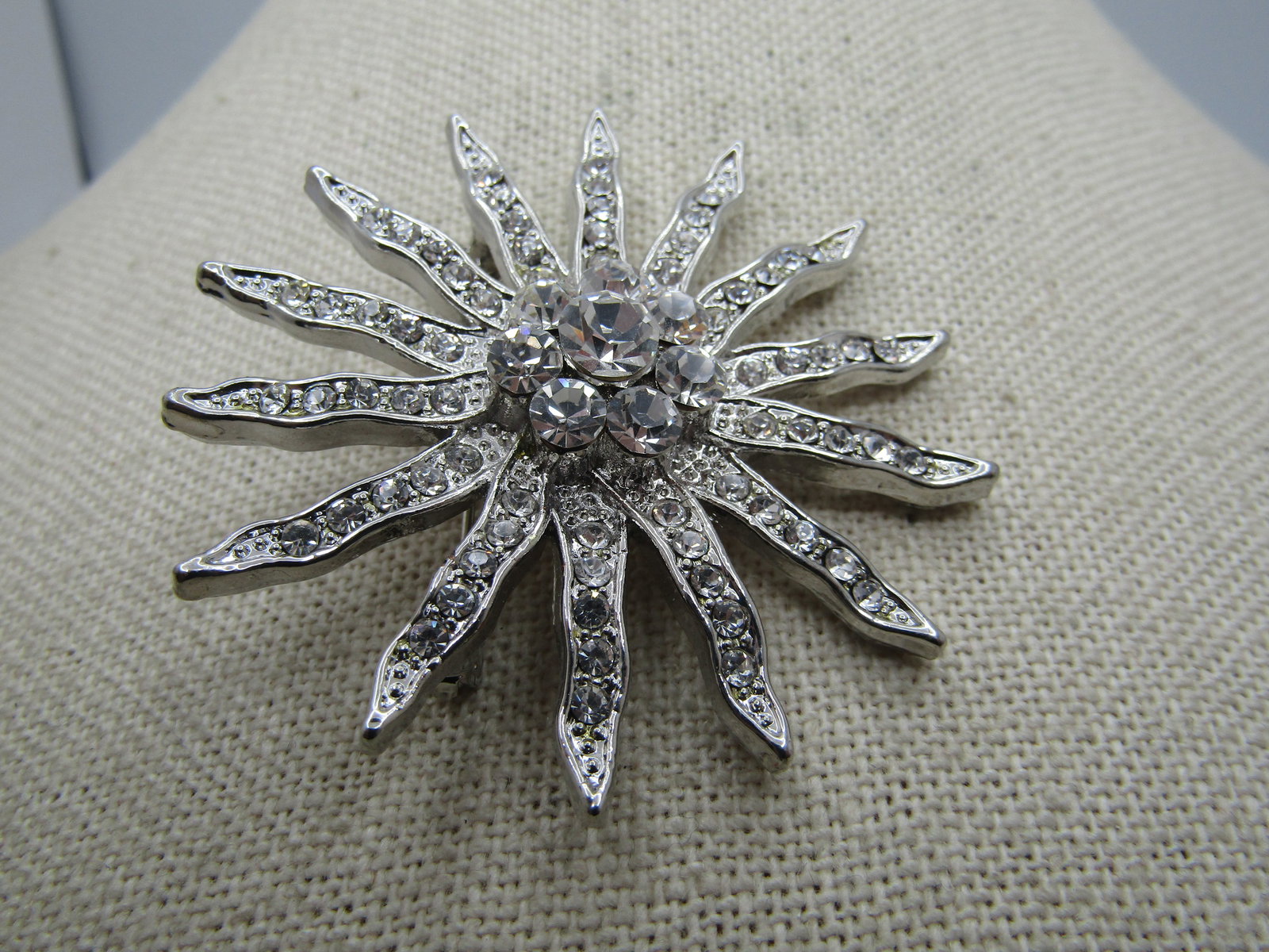 Vintage Clear Rhinestone Starburst or Sun Brooch, 1960's-1970's - 4