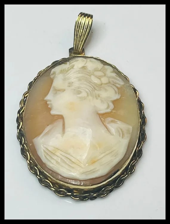 Vintage Left- Facing Winard 12k GF Shell Cameo Pendant - 2