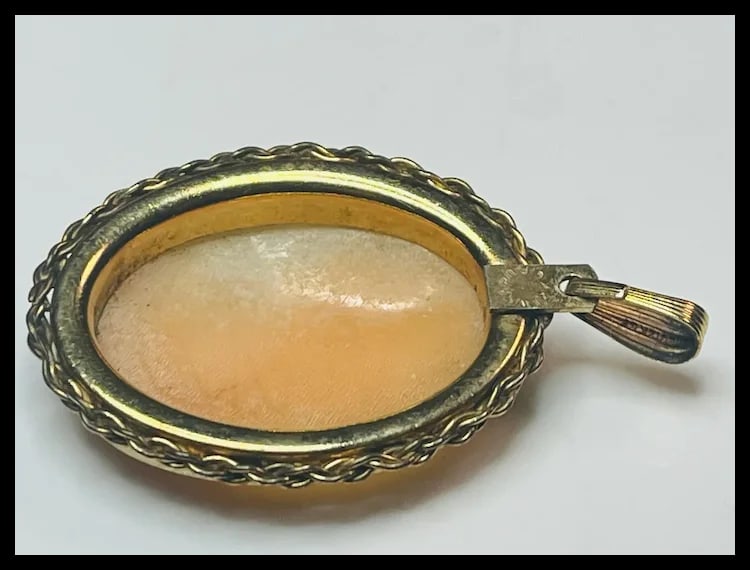 Vintage Left- Facing Winard 12k GF Shell Cameo Pendant - 7