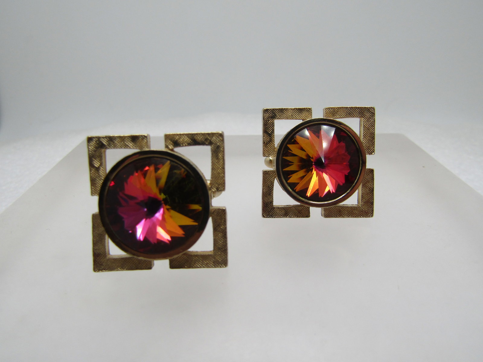 Vintage Dante Watermelon Rivoli Cufflinks, 1960's-1970's.: Vintage Dante Watermelon Rivoli Cufflinks, 1960's-1970's. These have an appx. 15mm round watermelon rivoli rhinestone in a bezel set in the center, slightly raised with an open textured frame square