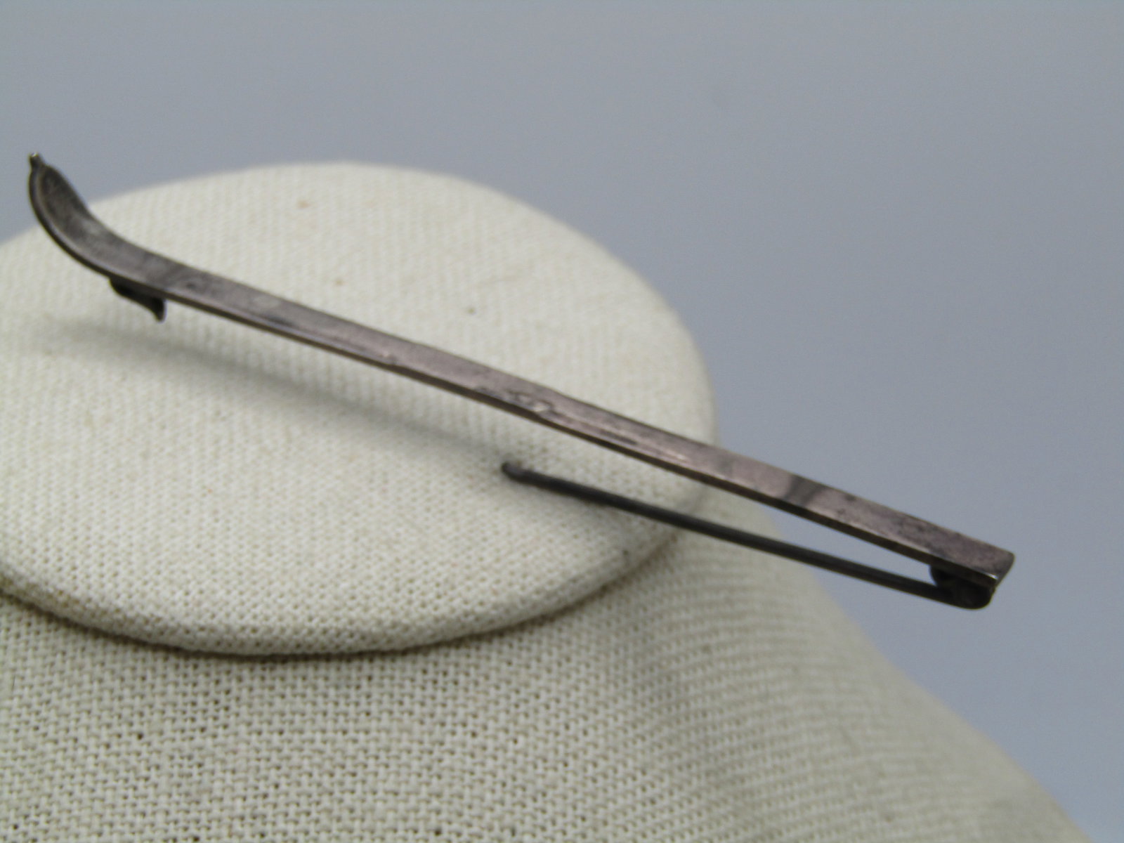 Vintage .900 Sterling Long Ski Brooch, Signed, C Clasp, 1930's: Vintage .900 Sterling Long Ski Brooch, Signed, C Clasp, 1930's. this is appx. 3-7/8" long and 1/3" wide. It has what could be European marks. It is marked .900 n the center with another mark on