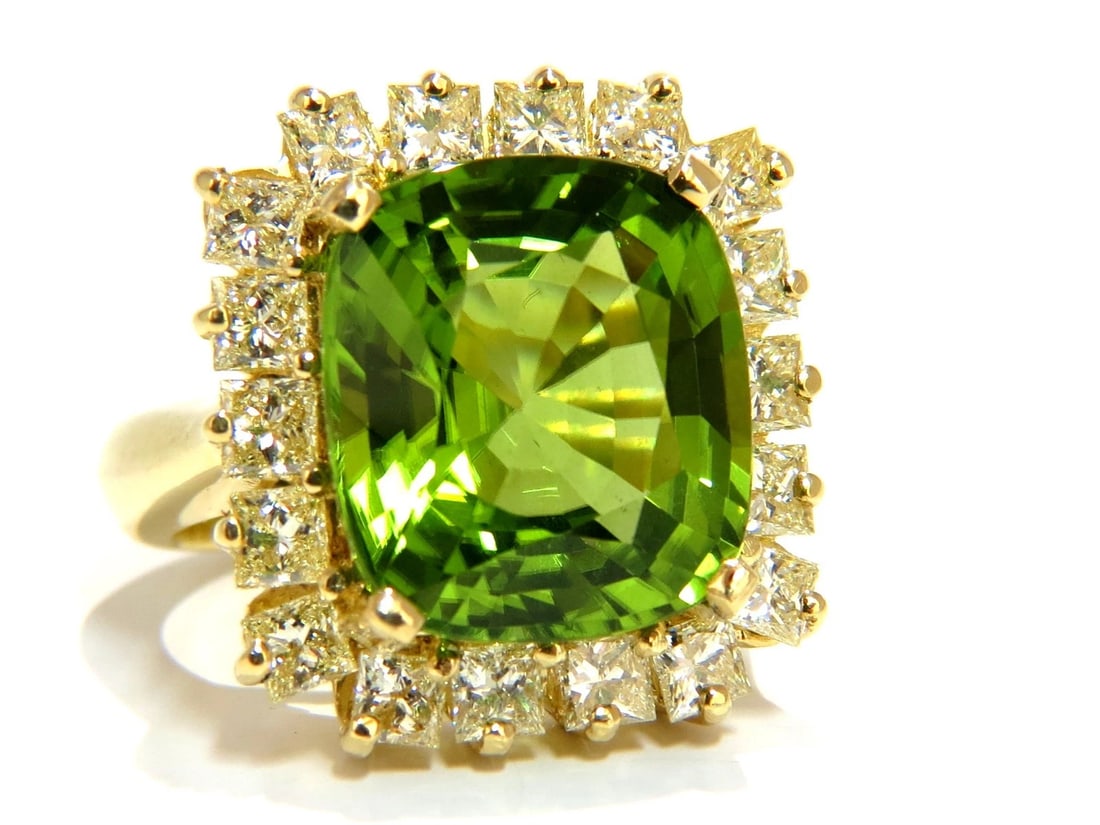 GIA Certified 15.25ct natural vivid green peridot diamonds ring 18kt cluster**: Title: GIA Certified 15.25ct natural vivid green peridot diamonds ring 18kt cluster** Description: Investor's Glam Cocktail Class Cushion Cut Peridot GIA Certified 12.65ct. Natural Peridot ring. Cushi