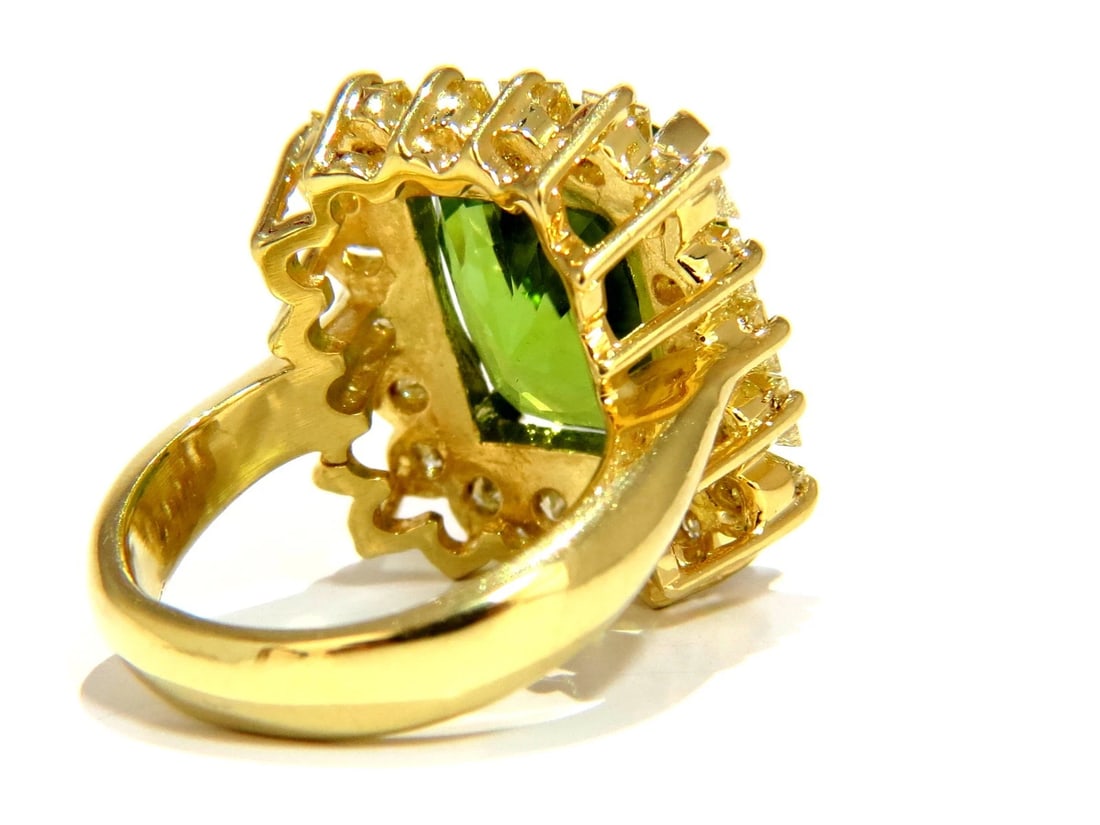 GIA Certified 15.25ct natural vivid green peridot diamonds ring 18kt cluster** - 4