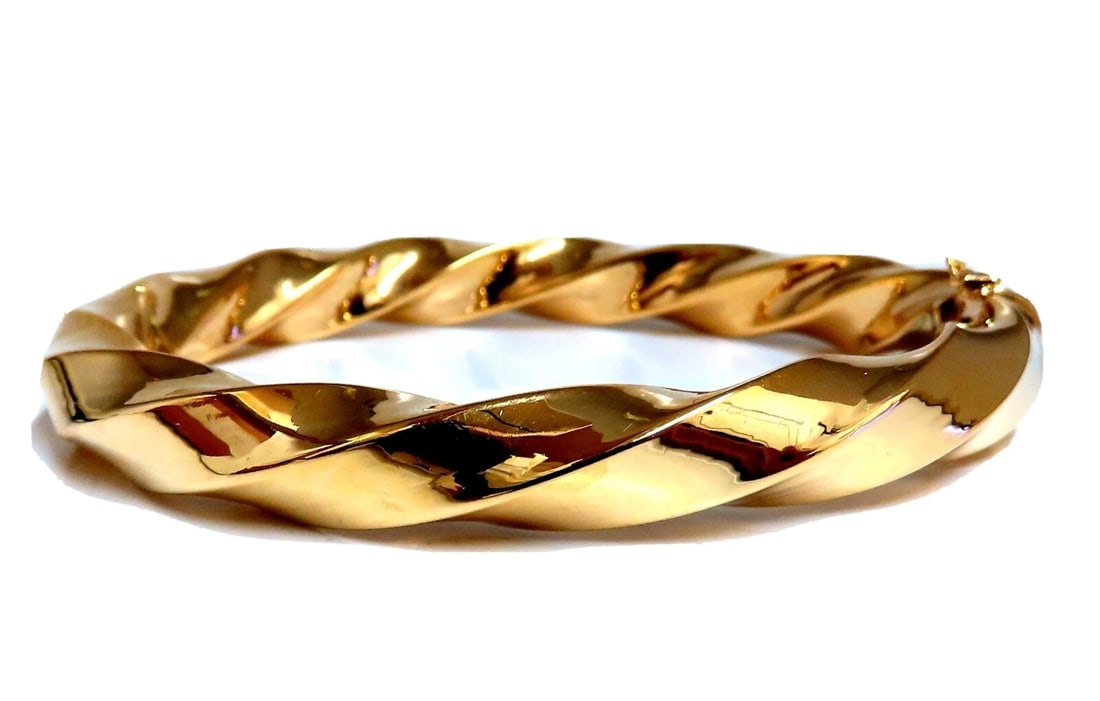 Bangle bracelet Candy Cane twist 14 karat 8.5 mm Italy**: Title: Bangle bracelet Candy Cane twist 14 karat 8.5 mm Italy** Description: Italian Candy Cane twist bangle bracelet Hi shine finish endless twist Bracelet measures 8.5 mm wide Interior measures 2.4