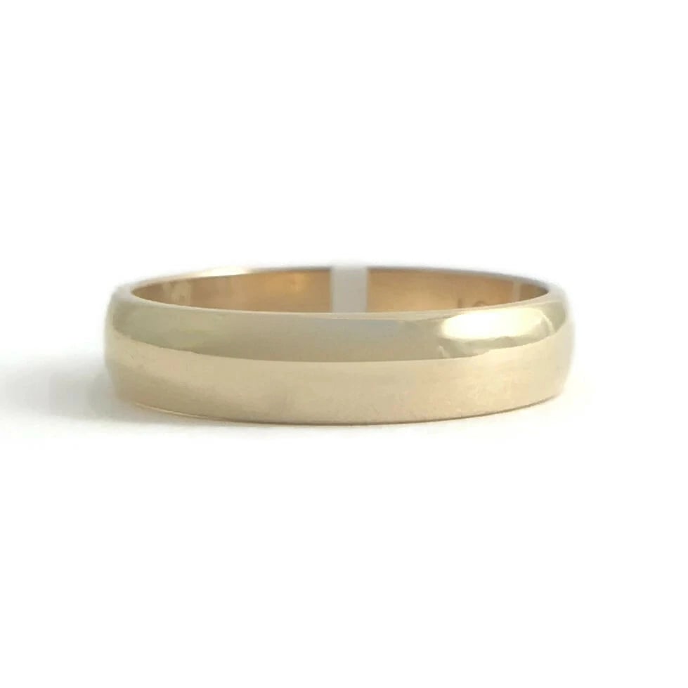 Plain Polished Wedding Band Ring 10K Yellow Gold, Size 6, 3.9 mm, 2.49 Grams (1 of 10)