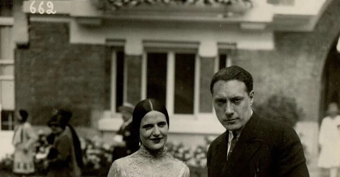 1926 Couple in Deauville - Vintage Original Photograph - 5