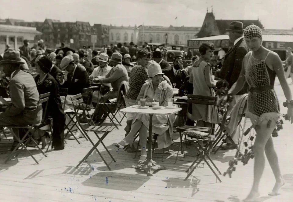 Vintage Original Photograph Beach, Coffee and Fashio: Title: Vintage Original Photograph Beach, Coffee and FashioDescription: >Vintage Silver Gelatin photograph 18 x 13 cm / 7.08 x 5.11 inches folds Reserve: $40.00 Shipping:Domestic: Flat-rate of