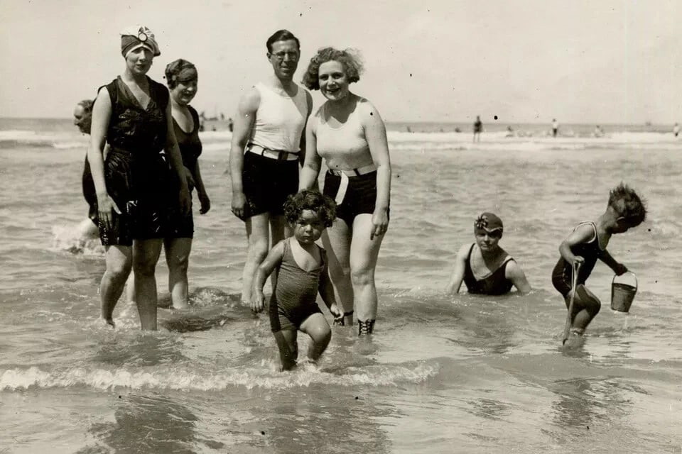 1920 BeachTime, Family, Children - Vintage Photography Original - 2