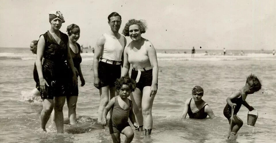 1920 BeachTime, Family, Children - Vintage Photography Original - 7