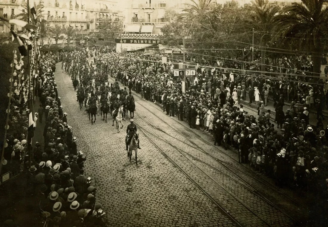 Vintage Photography Original People Army Parade Photograph: Title: Vintage Photography Original People Army Parade PhotographDescription: Vintage Silver Gelatin photograph 13 x 18 cm / 5.11 x 7.08 inches folds Reserve: $40.00 Shipping:Domestic: Flat-rate