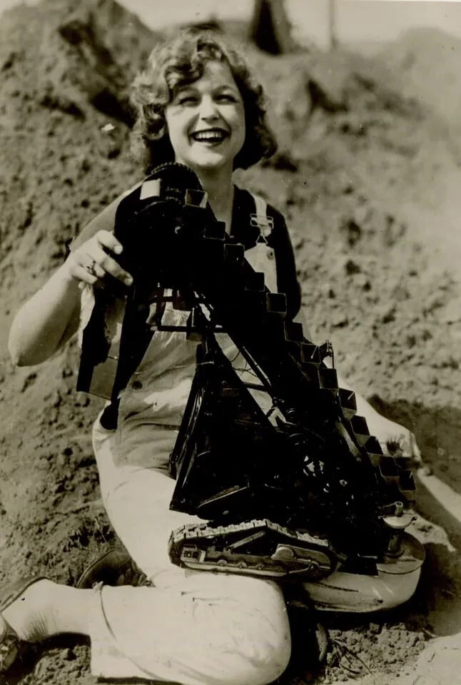 Vintage Photography Original Woman with Sand Digging Machine 1920: Title: Vintage Photography Original Woman with Sand Digging Machine 1920Description: Vintage Silver Gelatin photograph 16 x 12 cm / 6.29 x 4.72 inches folds Reserve: $40.00 Shipping:Domestic: