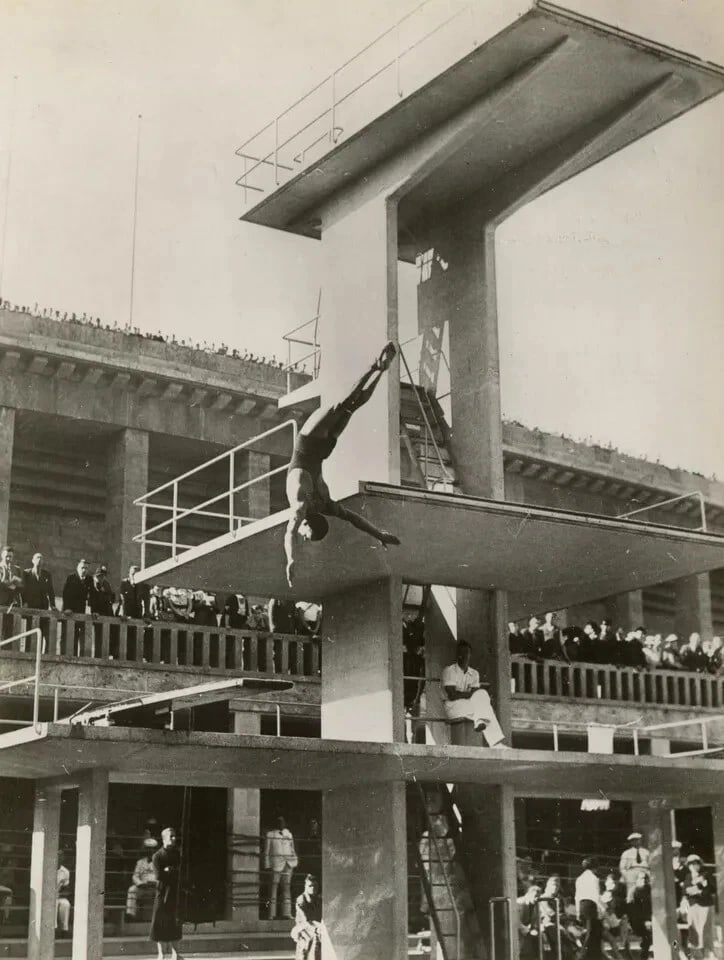 Vintage Photography Original Sport Olympiades of Berlin, Acrobatic Diving c 1936: Title: Vintage Photography Original Sport Olympiades of Berlin, Acrobatic Diving c 1936Description: Vintage Silver Gelatin photograph 18 x 13 cm / 7.08 x 5.11 inches folds Reserve: $50.00 