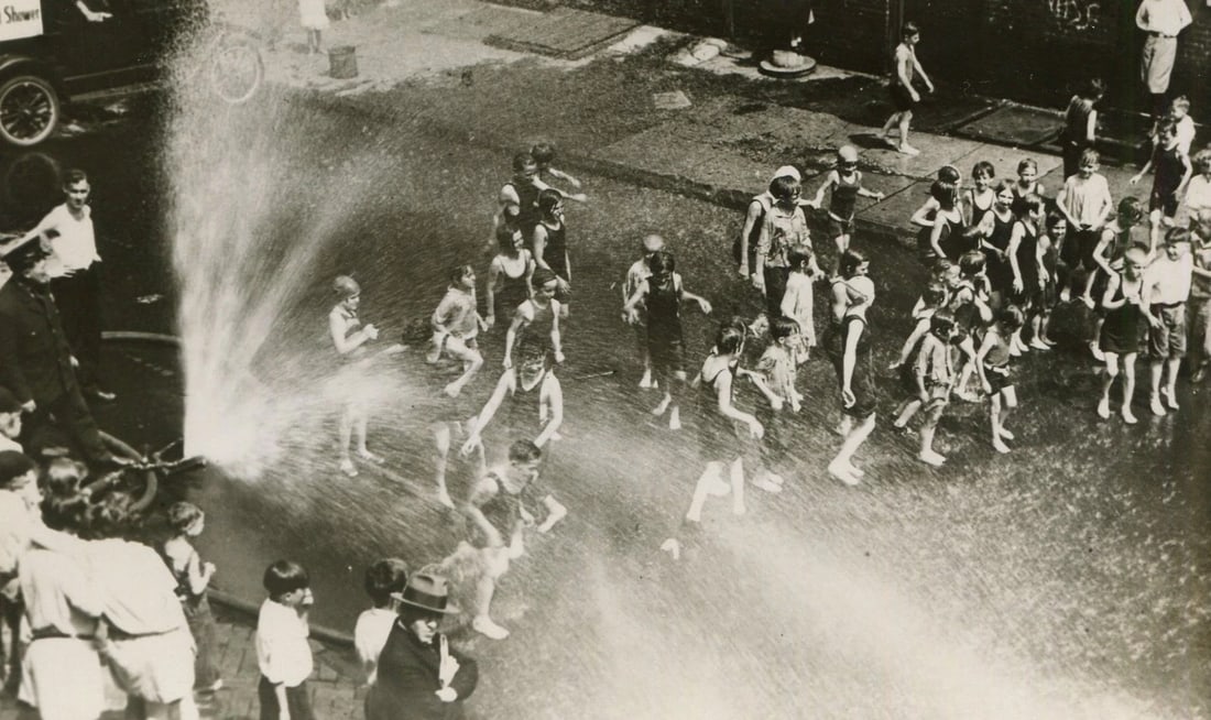 Vintage Photography Original Summer Time in the City 1920': Title: Vintage Photography Original Summer Time in the City 1920' Description: Vintage Silver Gelatin photograph 18 x 13 cm / 7.08 x 5.11 inches folds Reserve: $40.00 Shipping: Domestic: Flat-rate