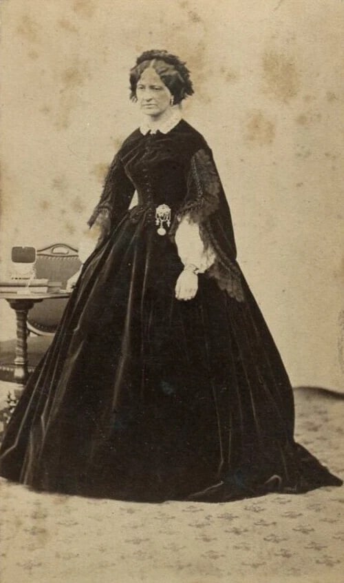Antique CDV Photographs Comtesse de Chambord, Albumen: Title: Antique CDV Photographs Comtesse de Chambord, AlbumenDescription: Albumen mounted on cdv 10.5 x 6.5 cm Reserve: $150.00 Shipping:Domestic: Flat-rate of $25.00 to anywhere within the