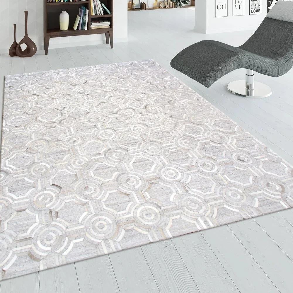 Galaxy Cowhide & Sari Silk Silver Area Rug, 4' 0'' X 6' 0'' - 6