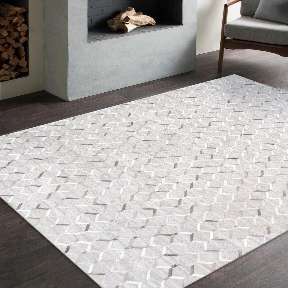 Galaxy Cowhide & Sari Silk Silver Area Rug, 4' 0'' X 6' 0'' - 6