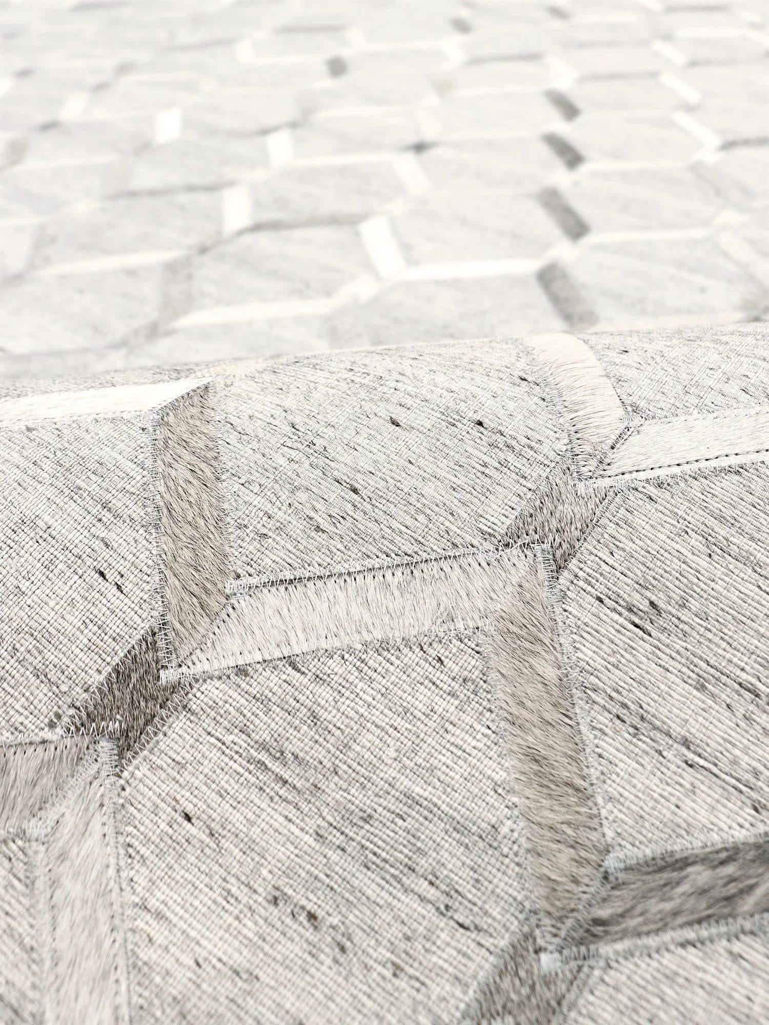 Galaxy Cowhide & Sari Silk Silver Area Rug, 5' 0'' X 8' 0'' - 4