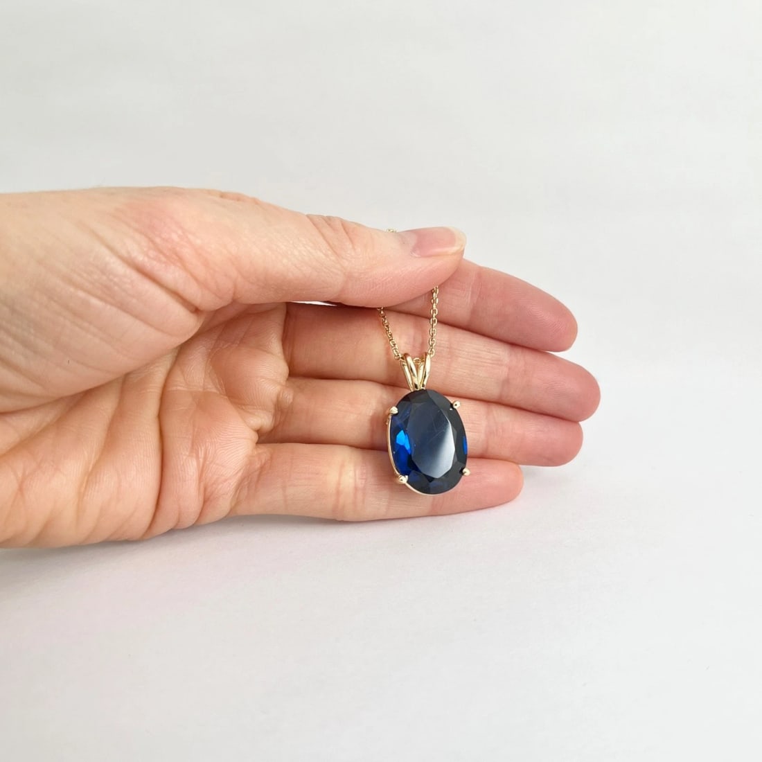 Vintage Oval Blue Simulated Sapphire Pendant Necklace 14K Yellow Gold, 9.33 Gram - 4