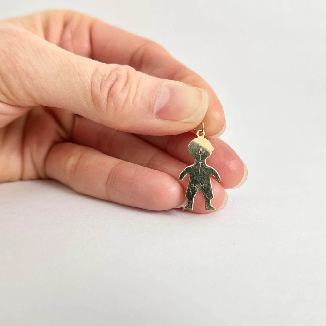 Vintage 1980's Matthew Boy Name Charm Pendant 14K Yellow Gold, .35 Grams - 4