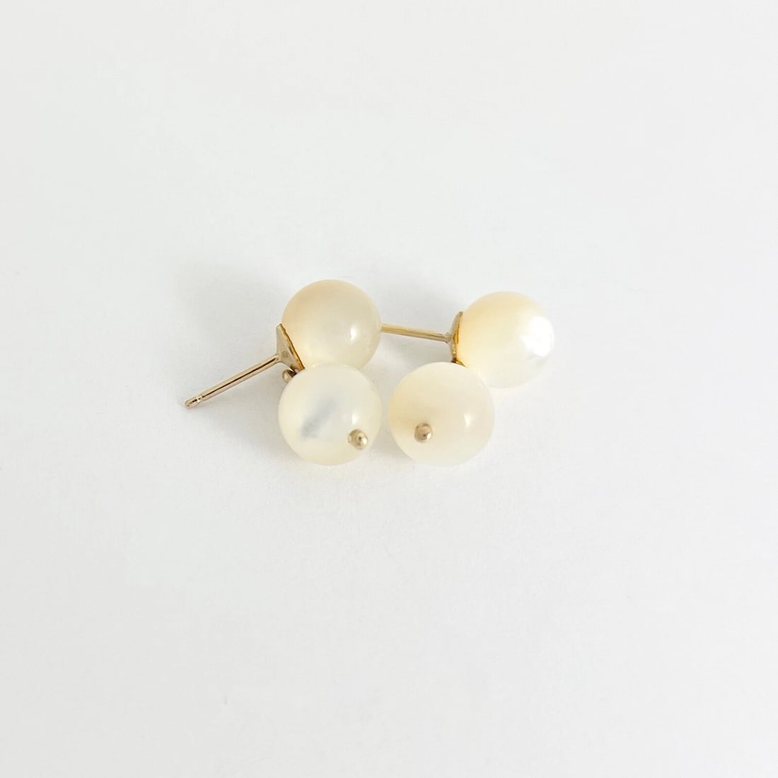 Vintage 1950's White Lucite Ball Dangle Drop Earrings 14K Yellow Gold, 4.87 Gr - 6