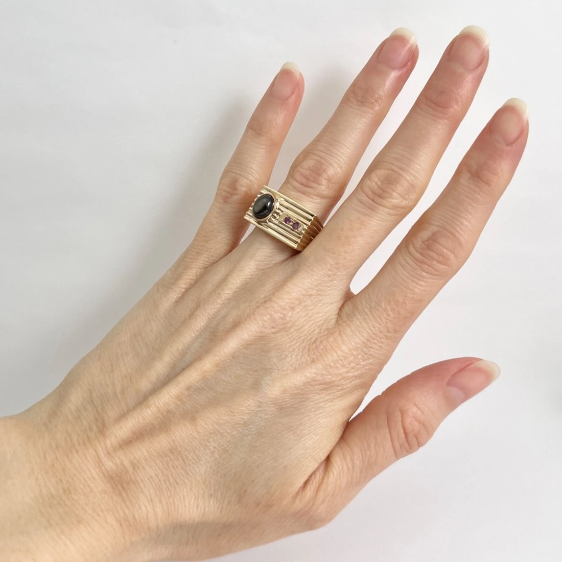 Vintage 1940's Black Star Sapphire Ruby Flat Top Ring 9K Yellow Gold, 6.88 Grams - 7