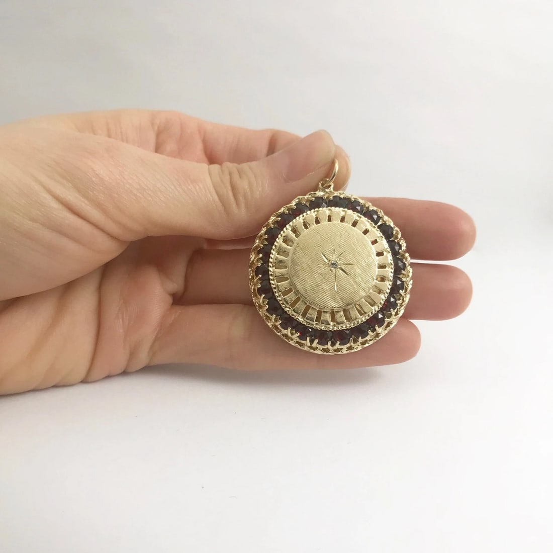 Vintage 1950's Red Spinel Gemstone Pendant Charm 13K Yellow Gold, 15.46 Grams - 5