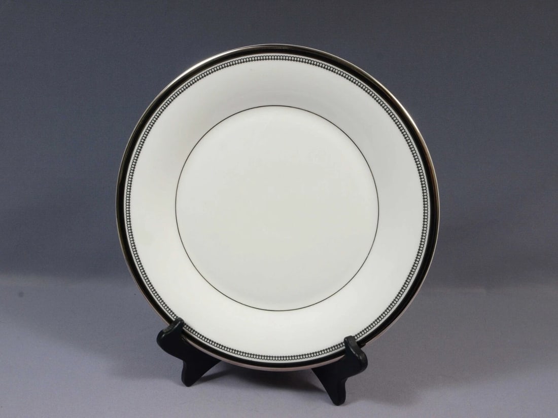 ROYAL DOULTON SARABANDE DINNER Plate H5023 Black Silver Platinum England (1 of 4)