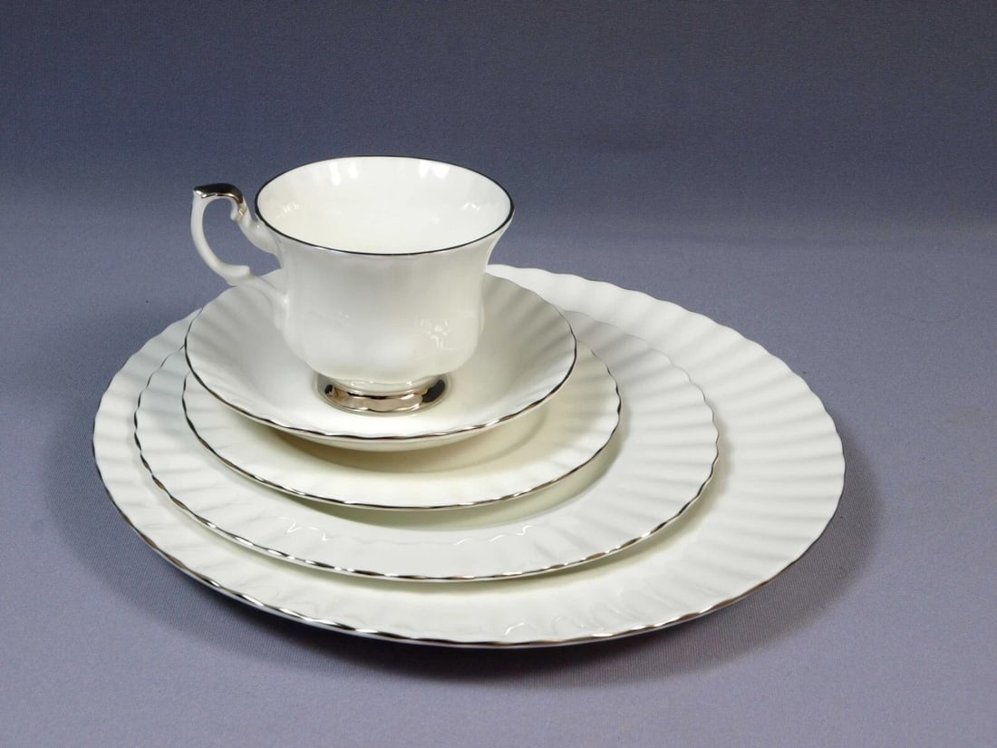 Royal Albert CHANTILLY5 pc PLACE SETTING Plate Cup Silver Platinum (1 of 7)