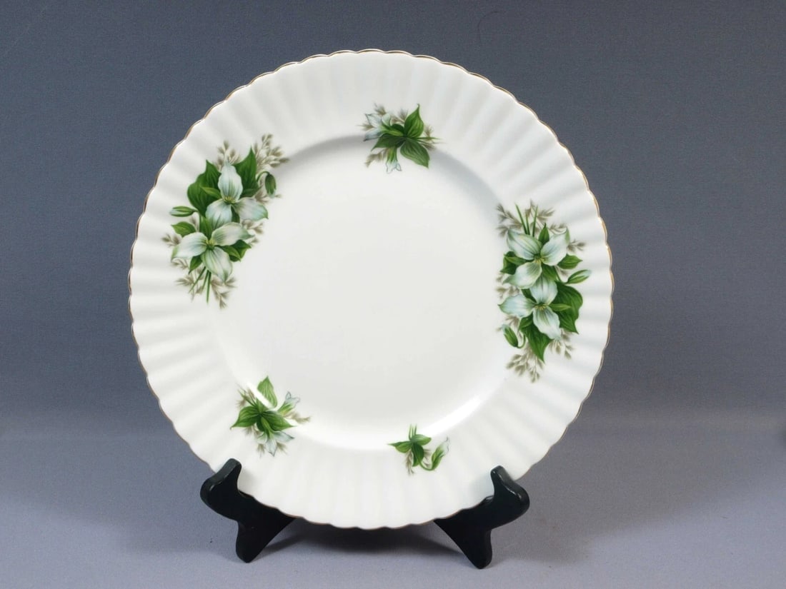 Royal Albert Trillium DINER PLATE Classy gold white green England (1 of 4)