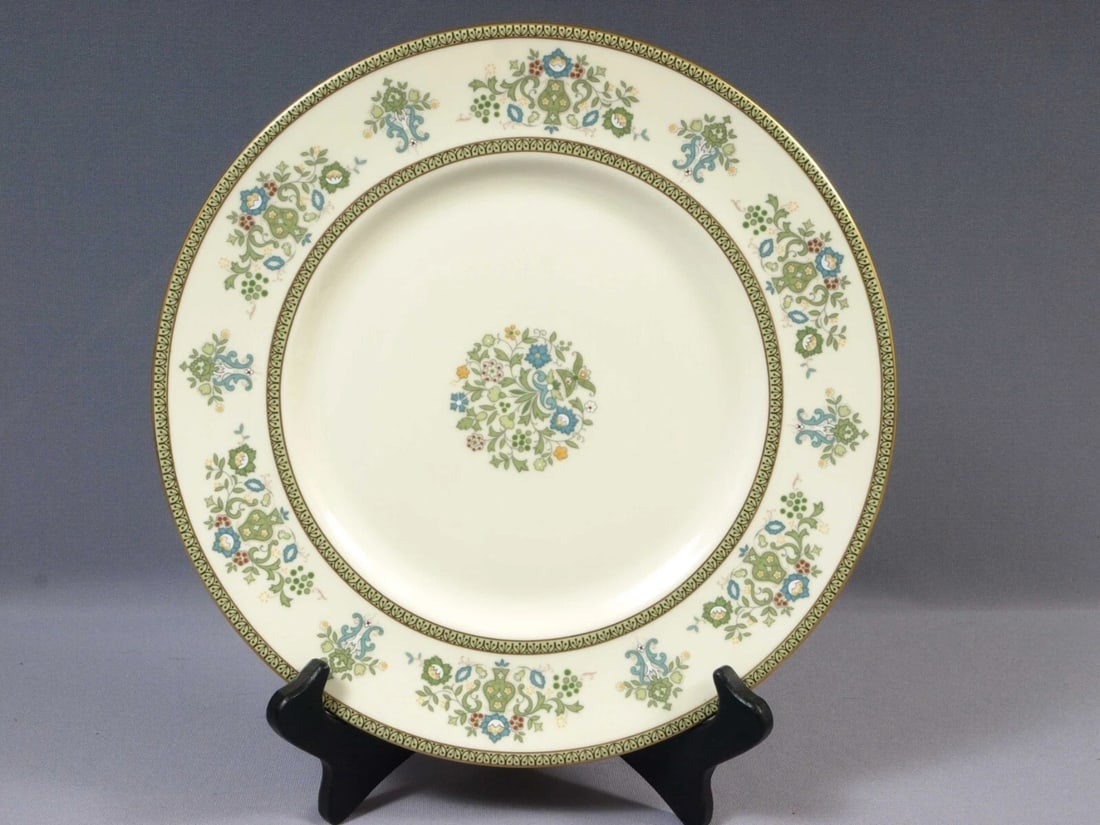 MINTON HENLEY Dinner Plate Green England: Title: MINTON HENLEY Dinner Plate Green England Description: . This is a gorgeous Dinner Plate by Minton - Made in England. The plate is in the gorgeous Henley pattern. It is properly marked with the