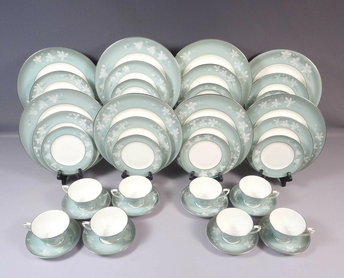 Royal Worcester MOONFLOWER DINNER SET Hand planted - 2