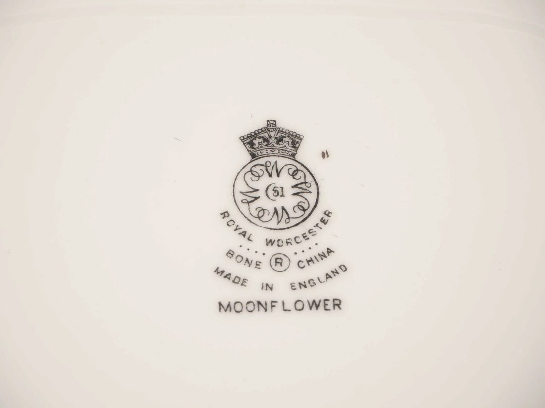 Royal Worcester MOONFLOWER DINNER SET Hand planted - 8